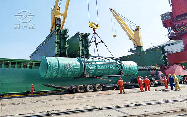 豆腐渣烘干機吊裝現(xiàn)場 豆腐渣烘干機吊裝現(xiàn)場